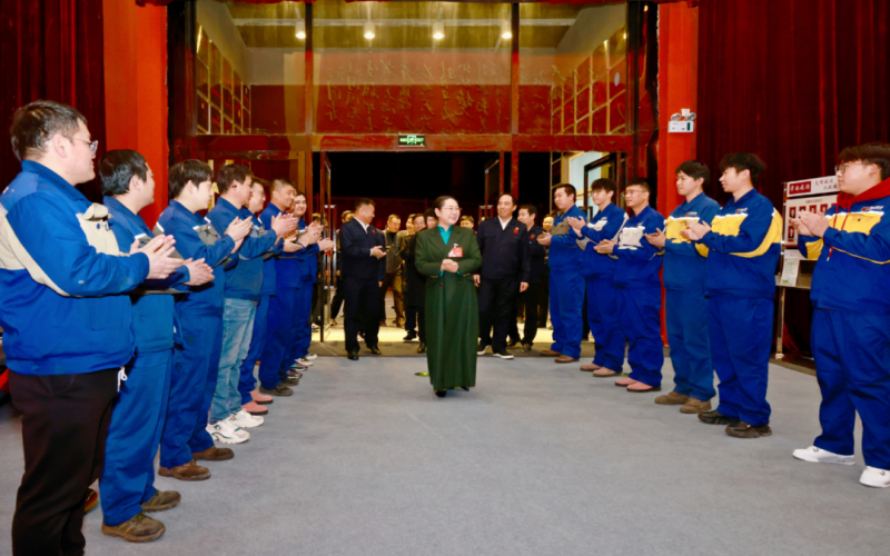 榮程集團(tuán)歡迎全國(guó)人大代表、榮程集團(tuán)董事會(huì)主席張榮華光榮履職載譽(yù)歸來