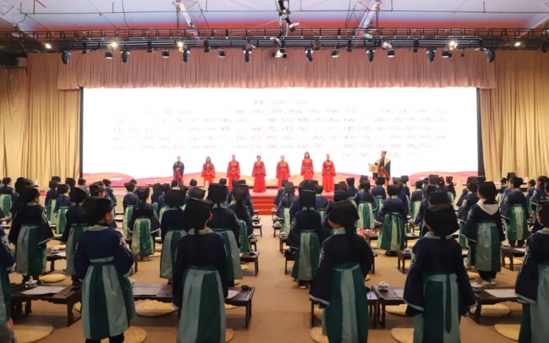 800余組家庭，近1800人，這兩場(chǎng)盛大的“開(kāi)筆禮”，讓孩子們終身難忘！