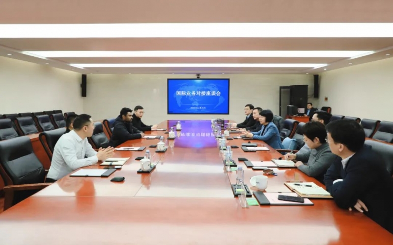 榮程集團黨委書記、融誠物產(chǎn)總經(jīng)理張穎與多家客戶開展國際業(yè)務座談交流