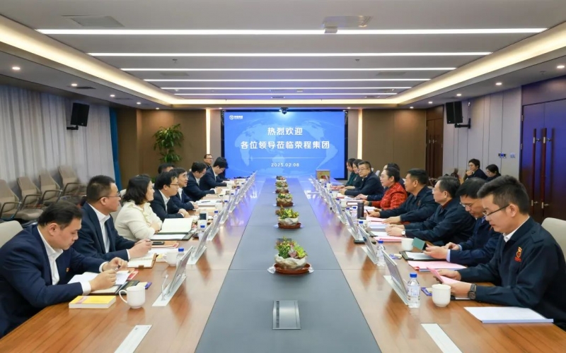 榮程集團(tuán)董事會(huì)主席張榮華與中國(guó)工商銀行天津分行黨委書(shū)記、行長(zhǎng)儲(chǔ)成龍座談交流